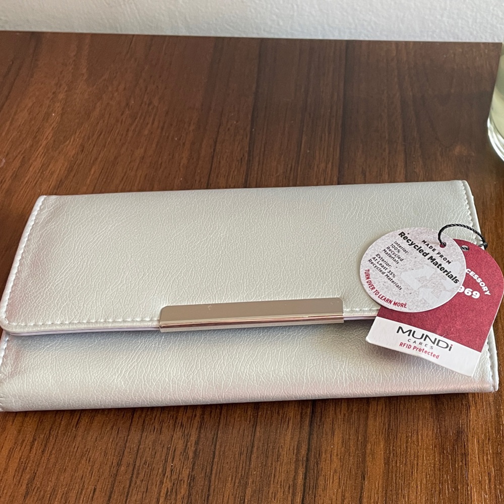 Mundi Metallic Silver Wallet